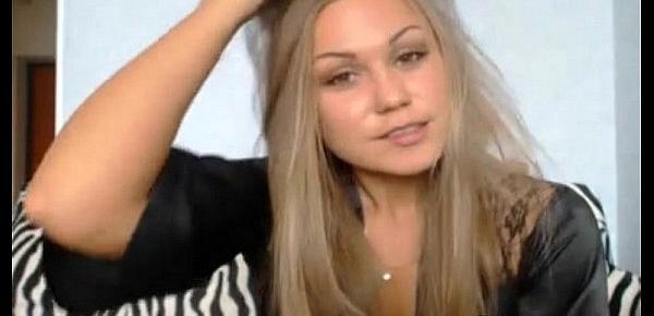  Gorgeous Blonde Webcam Girl Fucks Wet Pussy